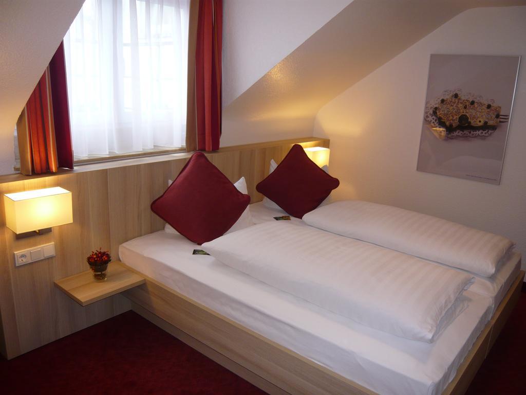 Hotel Zur Traube Velbert Bagian luar foto