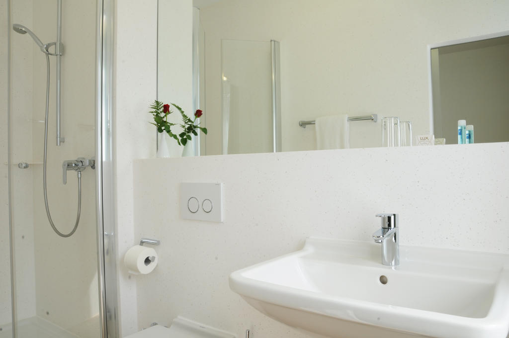 Hotel Zur Traube Velbert Ruang foto